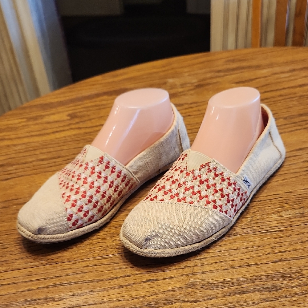 Toms Burlap Red Heart Size 8